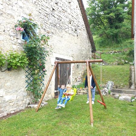 Chambres D'Hotes Des Deux Lacs Ceyzerieu ภายนอก รูปภาพ