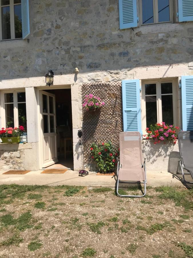 Chambres D'Hotes Des Deux Lacs Ceyzerieu ภายนอก รูปภาพ