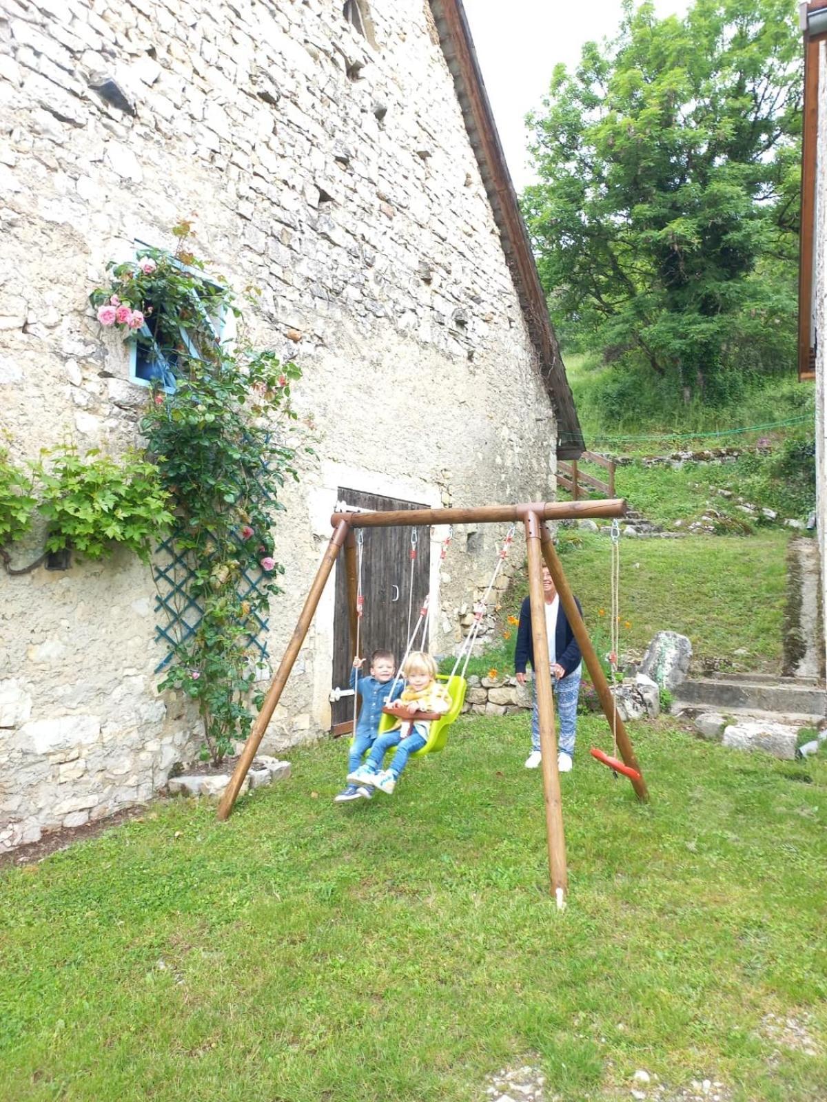Chambres D'Hotes Des Deux Lacs Ceyzerieu ภายนอก รูปภาพ
