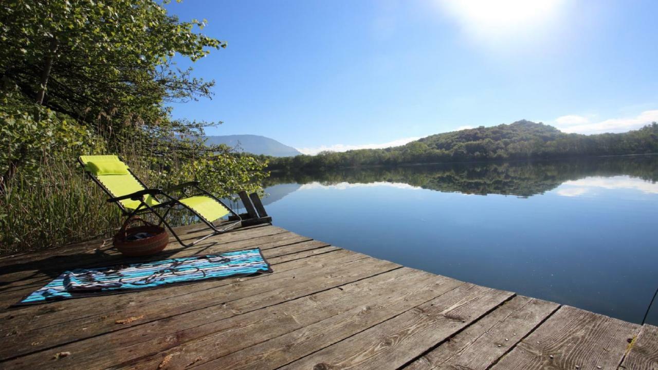 Chambres D'Hotes Des Deux Lacs Ceyzerieu ภายนอก รูปภาพ